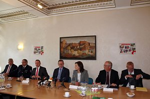 Verurteilung des Brandanschlages und weitere Ma&szlig;nahmen