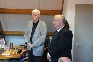 1. Sondersh&auml;user Schach open er&ouml;ffnet