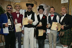Die Weltmeister der Kategorie Schnauzbärte (vlnr.): Daniel Lawlor, Jonny King, Jaromi Zsolt, Patrick Fette, Jackie Lynn und Wolfgang Schneider.