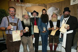Die Bart-Weltmeister der Kategorie Vollbärte und Trendbart (vlnr.): Michael Keller, Hans Gassner, Armin Knapp, Rowley Madison, Fritz Sendlhofer und Anton Madreiter.