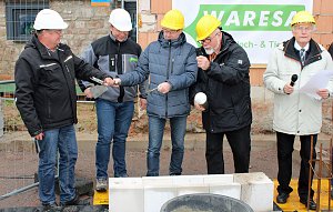Grundsteinlegung f&uuml;r neues Wohn- und Gesch&auml;ftshaus