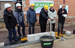Grundsteinlegung f&uuml;r neues Wohn- und Gesch&auml;ftshaus