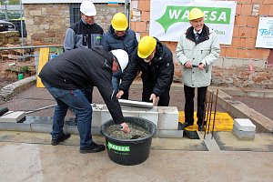 Grundsteinlegung f&uuml;r neues Wohn- und Gesch&auml;ftshaus
