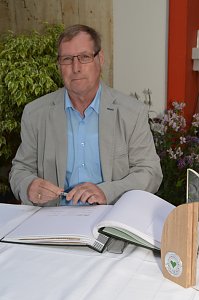 Als besondere Ehrung ins Goldene Ehrenbuch eingetragen.