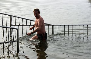 Brrr! Sehr k&uuml;hl beim Abbaden