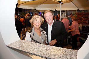 Gewichtiger Gast zum Oktoberfest im Autohaus Peter