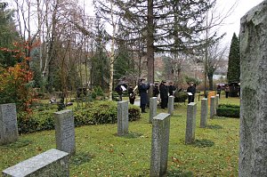 Der Opfer von Krieg, Gewalt und Terror gedacht