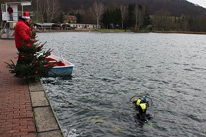 Weihnachtstauchen am Bebraer Teich