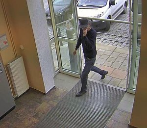 Wer kennt diesen Mann? - Polizei sucht Betr&uuml;ger in Artern