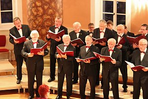 Stimmgewaltiges Weihnachtskonzert im Achteckhaus