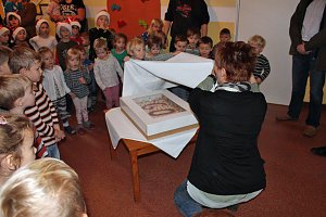 Zum 60. Spielger&auml;te und eine Torte