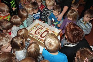 Zum 60. Spielger&auml;te und eine Torte