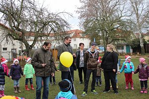 Zum 60. Spielger&auml;te und eine Torte