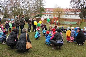 Zum 60. Spielger&auml;te und eine Torte