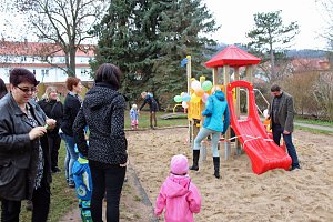 Zum 60. Spielger&auml;te und eine Torte
