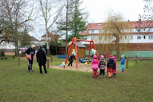 Zum 60. Spielger&auml;te und eine Torte