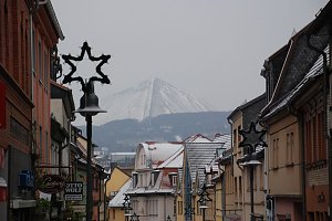 Die G&ouml;penstra&szlig;e wurde im Januar 2016, also konkret am heutigen 3., um genau zu sein, erstmals in weihnachtliche Stimmung versetzt. Was lange w&auml;hrt, wird eben manchmal gut.