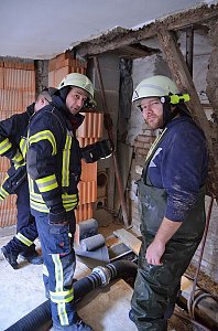 Rohrleitung in Greu&szlig;en geplatzt