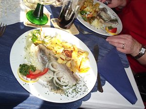 Beim singenden Fischkoch in Vehra