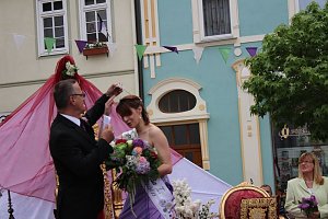 Fliederprinzessin in Amt eingef&uuml;hrt