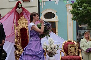 Fliederprinzessin in Amt eingef&uuml;hrt