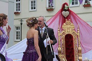 Fliederprinzessin in Amt eingef&uuml;hrt