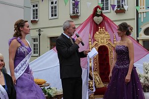 Fliederprinzessin in Amt eingef&uuml;hrt