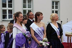 Fliederprinzessin in Amt eingef&uuml;hrt