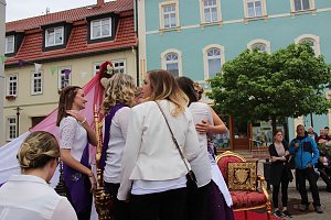Fliederprinzessin in Amt eingef&uuml;hrt