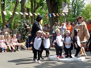Kindervilla-Kinder begeisterten ihre G&auml;ste zum Stra&szlig;enfest