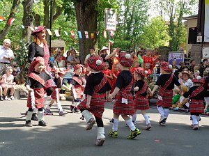 Kindervilla-Kinder begeisterten ihre G&auml;ste zum Stra&szlig;enfest