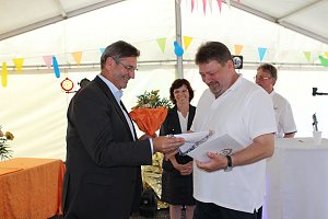 "Wir bauen Br&uuml;cken"