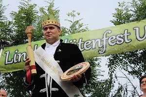 Laubk&ouml;nig gekr&ouml;nt - Geheimnis der Hofdamen gel&uuml;ftet!