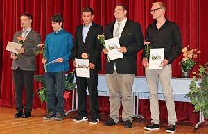 Zeugnisse &uuml;bergeben