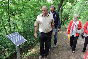 Klingender Wanderweg übergeben