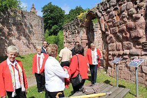 Klingender Wanderweg übergeben