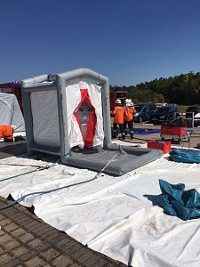Hei&szlig;er Tanz der Rettungskr&auml;fte