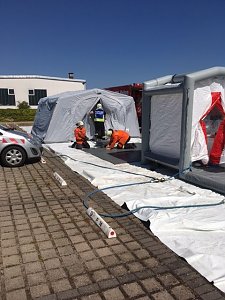 Hei&szlig;er Tanz der Rettungskr&auml;fte