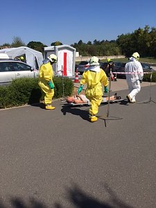 Hei&szlig;er Tanz der Rettungskr&auml;fte