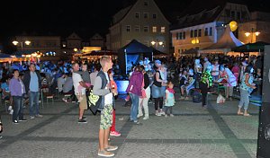 Markt beim Weinfest voll