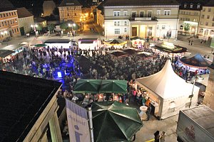 Markt beim Weinfest voll