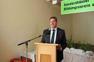 Zeugnis&uuml;bergabe bei Bildungsverein