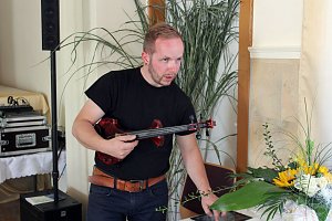 Zeugnis&uuml;bergabe bei Bildungsverein