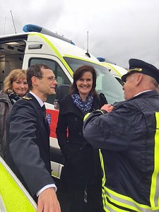 Rettungsfahrzeuge &uuml;bergeben