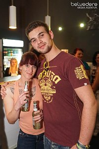 Wir bekennen Farbe! - so hieß das Motto der Nacht vom Samstag zu Sonntag im Nordhäuser Jugendclubhaus. Auf die Gäste wartete nicht nur jede Menge Licht, sondern auch jede Menge toller Musik. Wir haben wieder die Galerie für Sie zusammengestellt.