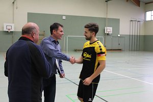 Titelverteidiger klar erfolgreich