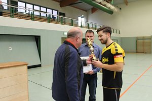 Titelverteidiger klar erfolgreich