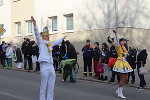 N&auml;rrinnen und Narren zogen durch die Stadt (1)  Beim gr&ouml;&szlig;ten Rosenmontagsumzug im Norden Th&uuml;ringens der heute am Vormittag auf der bekannten Route durch Sondershausen zog, war wie in den letzten Jahren  ein gro&szlig;er Publikumsmagnet...   Die Sondersh&auml;user Narren und Jecken haben auch 2017 den Rosenmontag wieder fr&ouml;hlich und beschwingt mit ihrem Umzug durch die Stadt zu einem H&ouml;hepunkt gemacht und auf