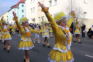 N&auml;rrinnen und Narren zogen durch die Stadt (1)  Beim gr&ouml;&szlig;ten Rosenmontagsumzug im Norden Th&uuml;ringens der heute am Vormittag auf der bekannten Route durch Sondershausen zog, war wie in den letzten Jahren  ein gro&szlig;er Publikumsmagnet...   Die Sondersh&auml;user Narren und Jecken haben auch 2017 den Rosenmontag wieder fr&ouml;hlich und beschwingt mit ihrem Umzug durch die Stadt zu einem H&ouml;hepunkt gemacht und auf