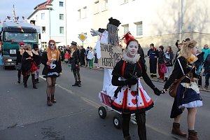 N&auml;rrinnen und Narren zogen durch die Stadt (1)  Beim gr&ouml;&szlig;ten Rosenmontagsumzug im Norden Th&uuml;ringens der heute am Vormittag auf der bekannten Route durch Sondershausen zog, war wie in den letzten Jahren  ein gro&szlig;er Publikumsmagnet...   Die Sondersh&auml;user Narren und Jecken haben auch 2017 den Rosenmontag wieder fr&ouml;hlich und beschwingt mit ihrem Umzug durch die Stadt zu einem H&ouml;hepunkt gemacht und auf